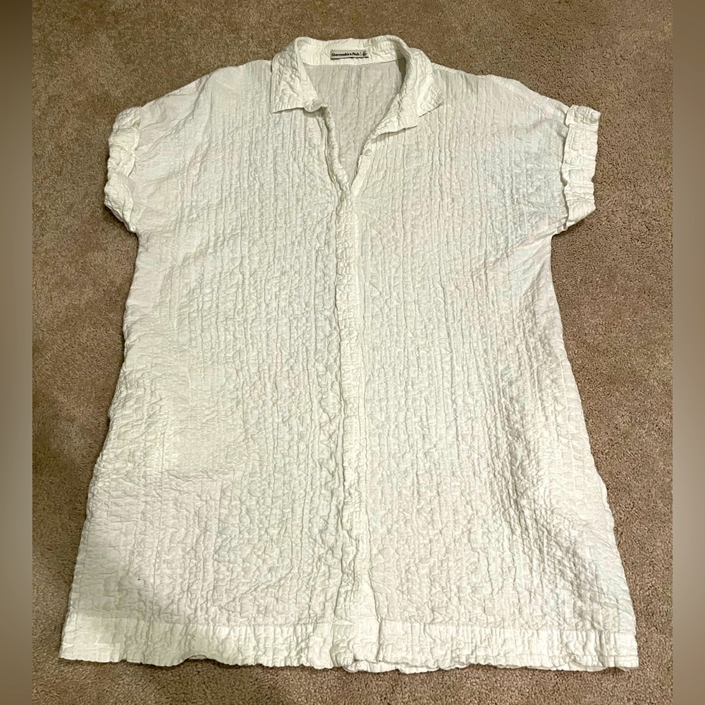 Abercrombie & Fitch White Crinkled Shirt. Over sized for the pool